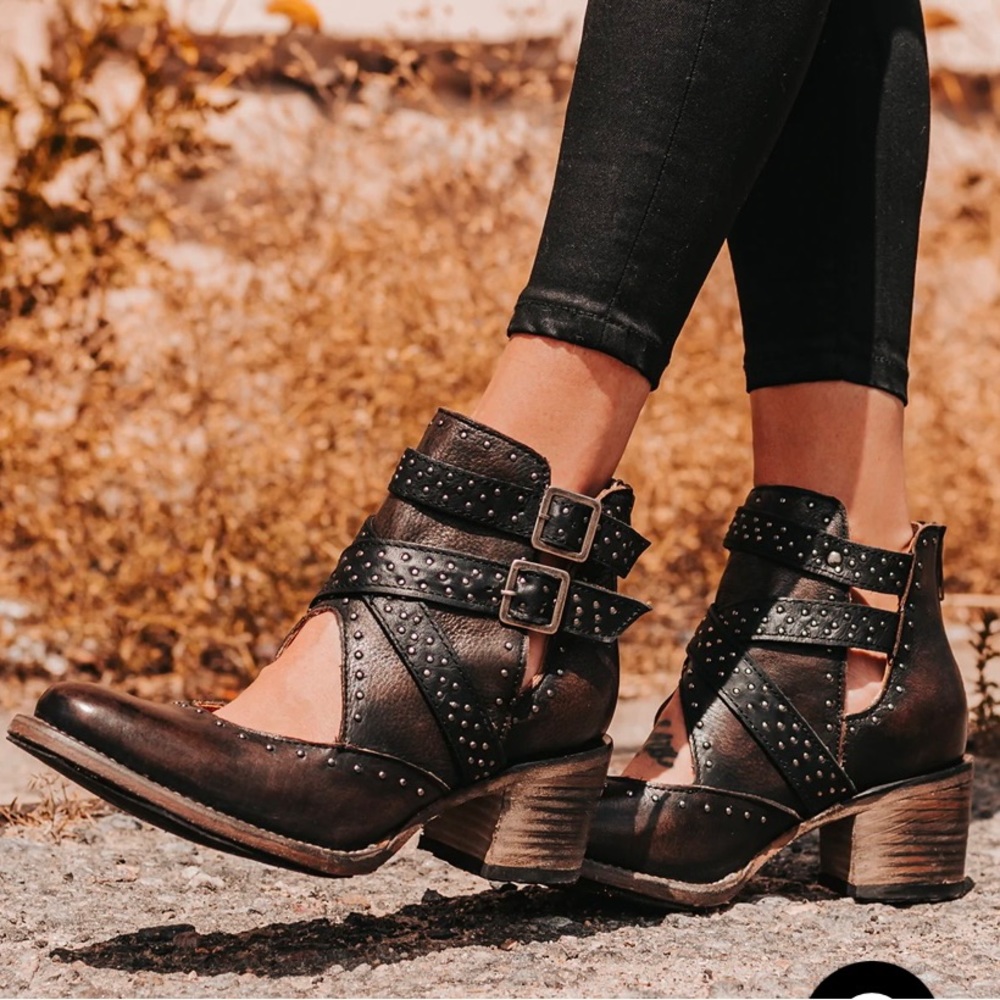 Freebird Sapphire black NIB sz 9